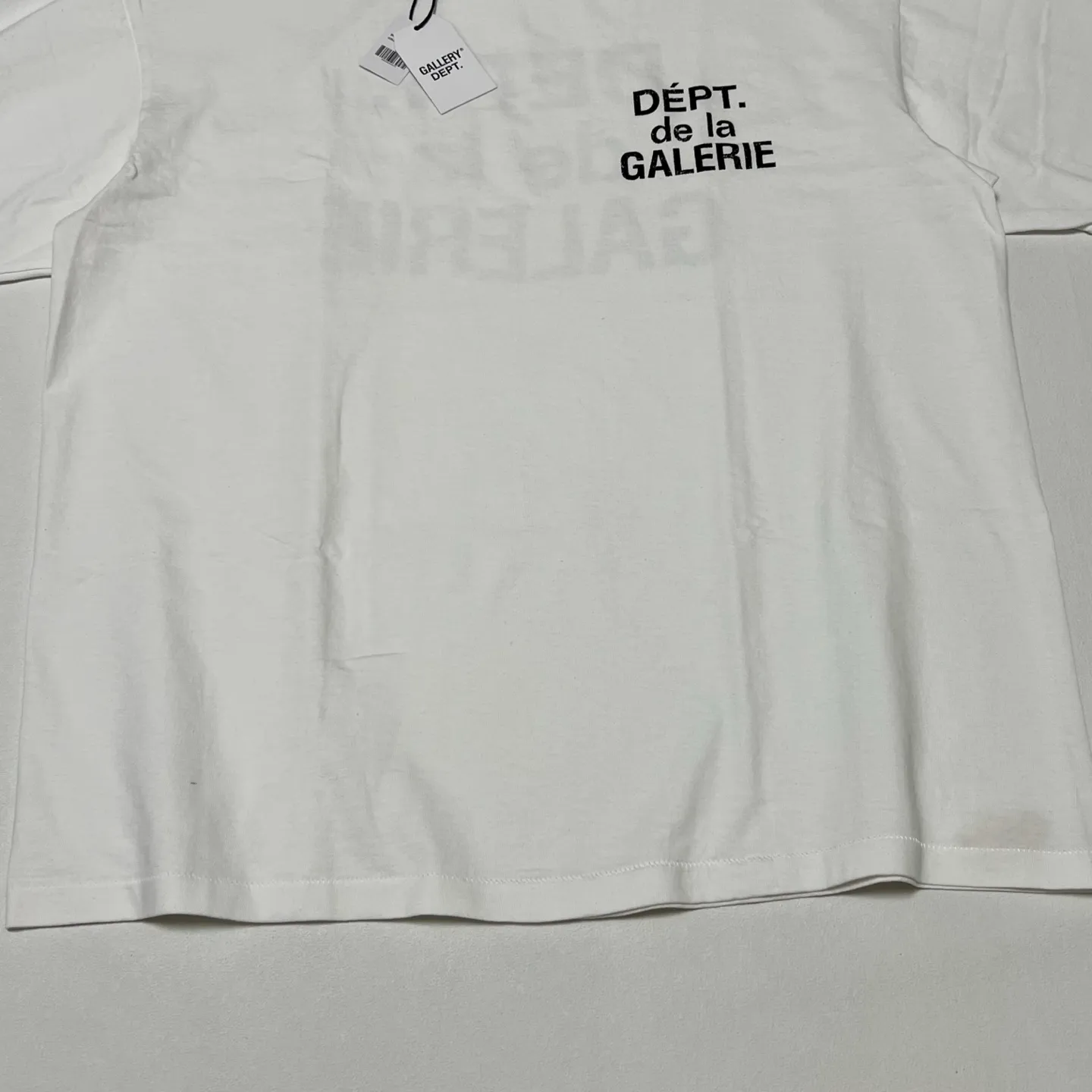 GALLERY DEPT. CLASSIC FRENCH TEE Classic French TEE White S-XL This time the return of the classic French Tee follows the newly replenished version of the official website. The printing is mottled and distressed. The main label/wash water label/code number label are also updated. The old style is newly made and the quality is increased.